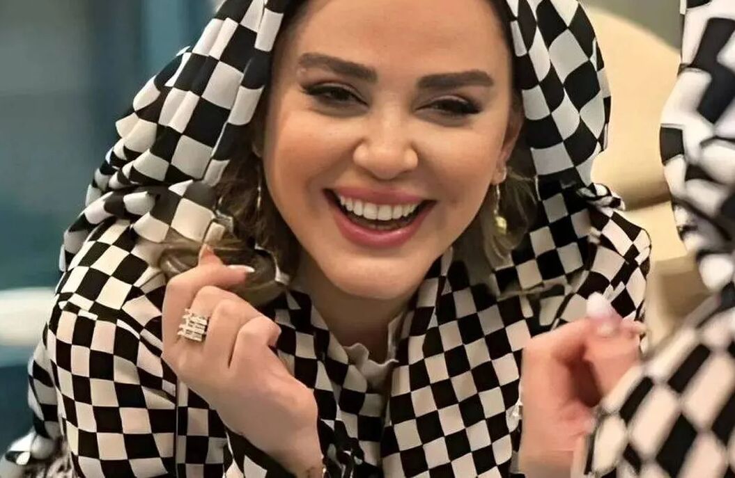 فیگور عجیب بهاره رهنما در کربلا سوژه شد | خانم با این عکس حسابی غوغا کرد