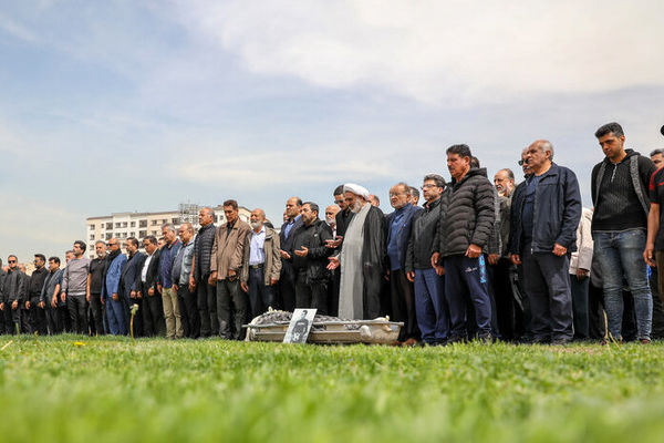 تصاویر بزرگان فوتبال در  تشییع پیکر «فرامرز ظلی» 