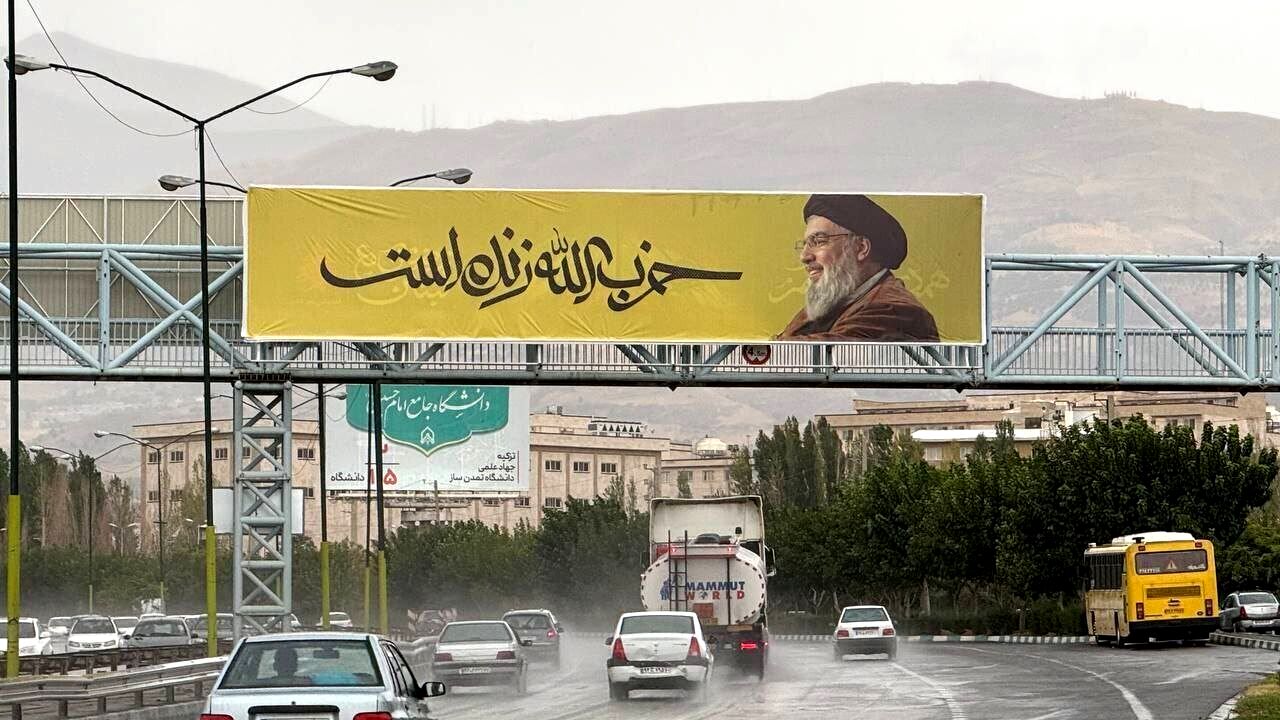 فوری؛عکس سیدحسن نصرالله در خیابان‌های تهران  | حزب الله زنده است