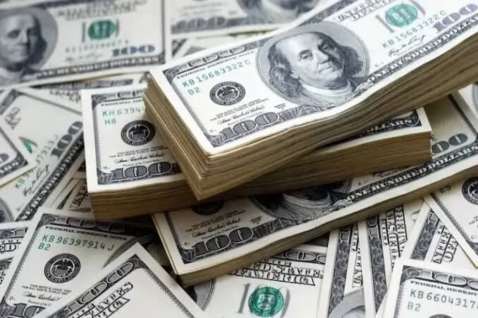 چرا دلار و یورو گران شدند؟ بررسی دلایل افزایش قیمت و آینده بازار ارز