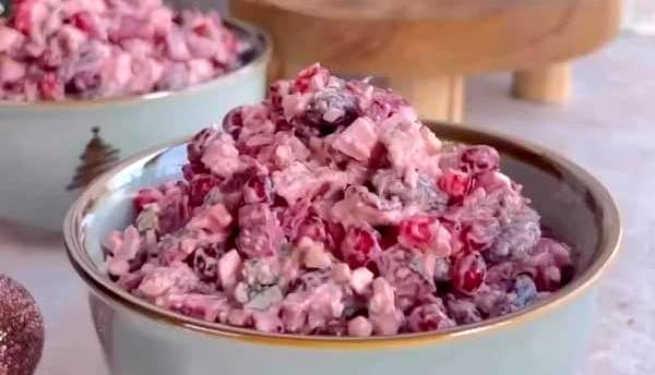 طرز تهیه سالاد یلدایی با طعمی عجیب | سالا کلم و انار با سس خوشمزه