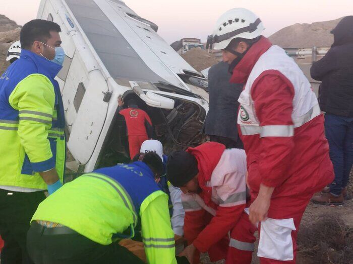 جزئیات حادثه مرگبار در نیشابور | واژگونی اتوبوس در بزرگراه نیشابور - مشهد