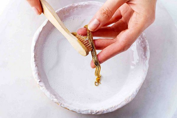 6 روش براق کردن طلا در منزل
