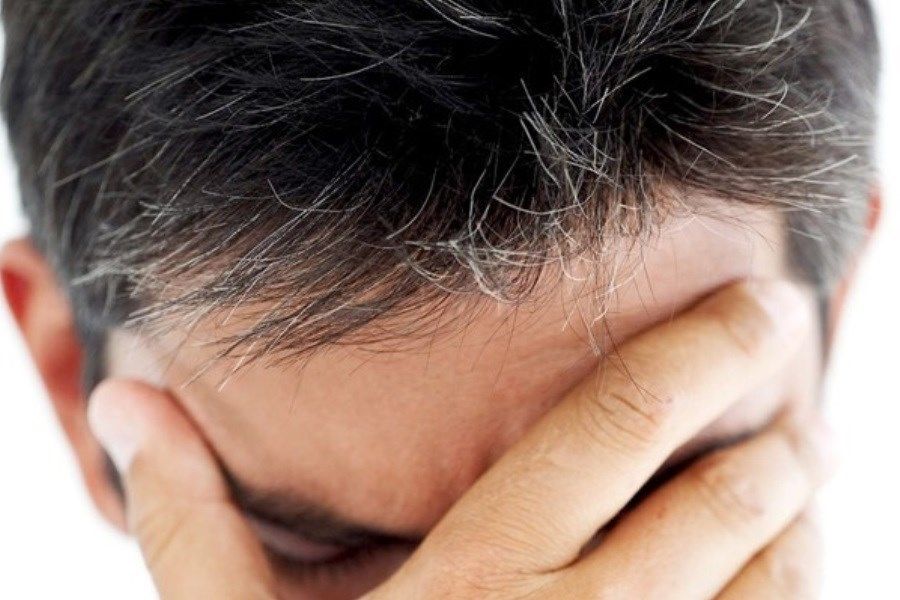 علت سفید شدن موها در سن پائین
