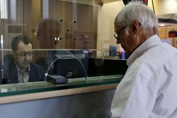 اعتراض بازنشستگان عصبانی از واریزها