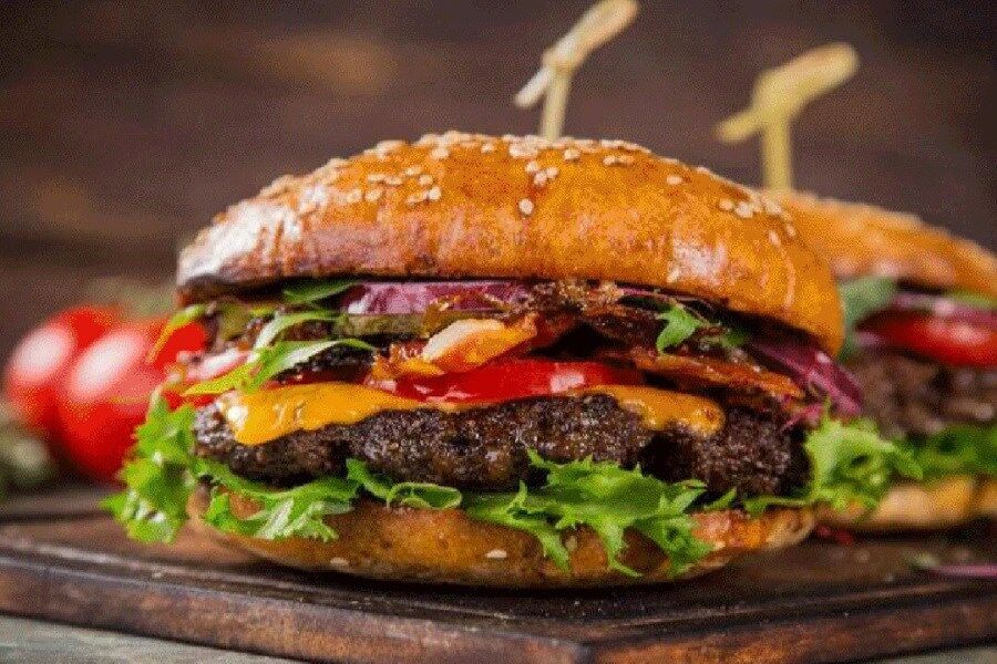 یک رویال برگر خوشمزه خانگی درست کنید + دستور آشپزی