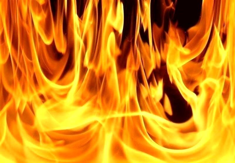لحظه هولناک آتش گرفتن یک زن و ماشینش در پمپ بنزین توسط راننده کناری