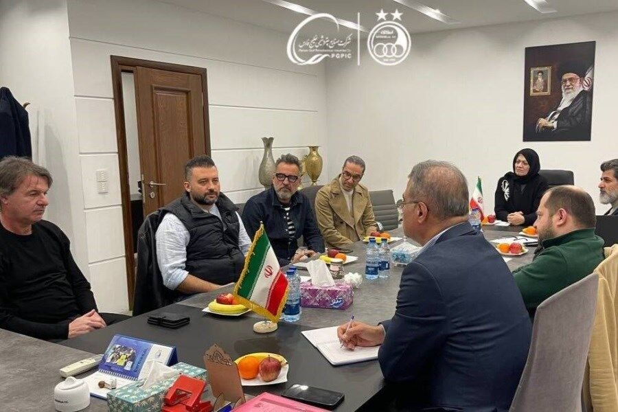 نشست آخر مدیران استقلال با نماینده والتر ماتزاری
