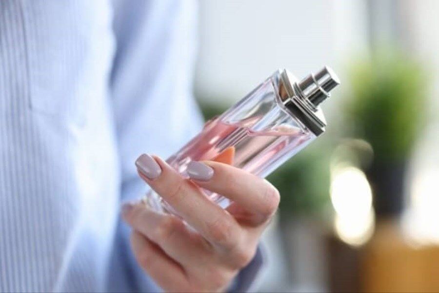 آیا بوی عطر روزه را باطل می کند؟

