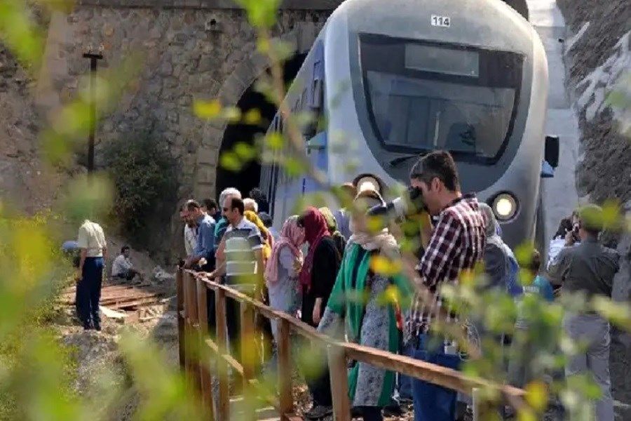 حرکت قطار گردشگری در مسیر جذاب «مثلث طلایی»