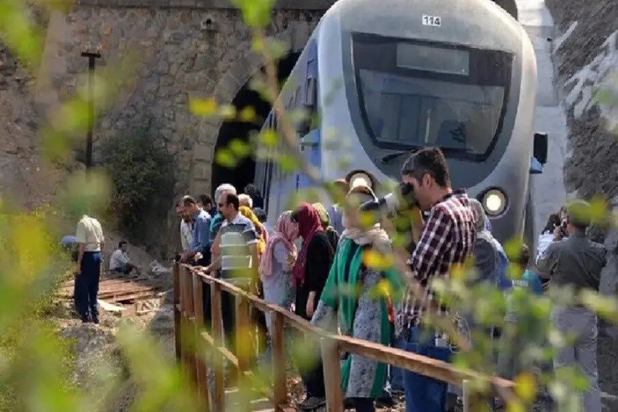 حرکت قطار گردشگری در مسیر جذاب «مثلث طلایی»