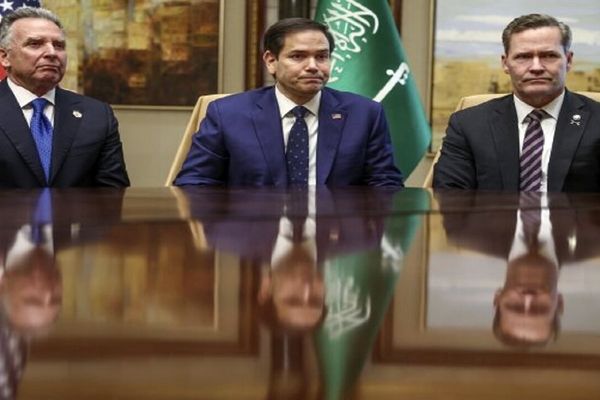 دعوای تیم ترامپ درباره نحوه برخورد با ایران 