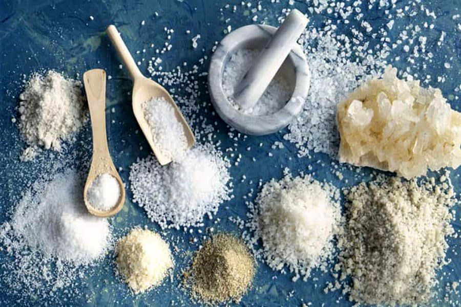 طب ایرانی و مزایای خوردن نمک بعد و قبل از غذا